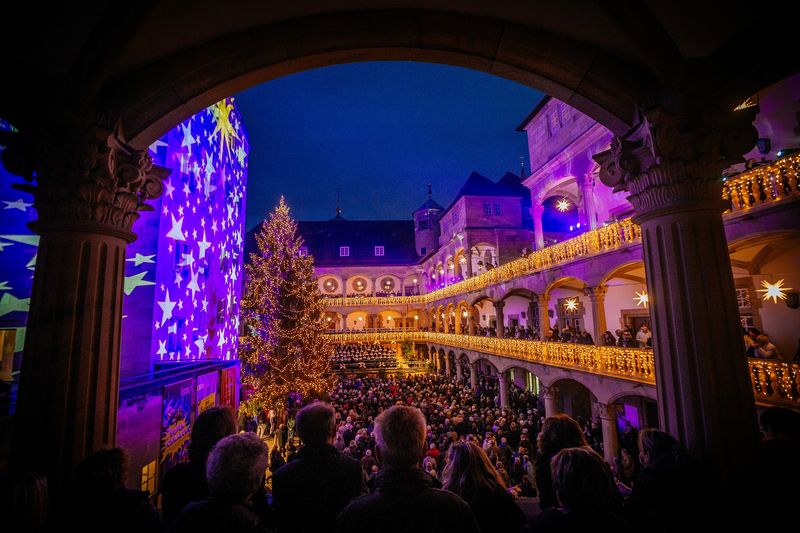 Stuttgart glitzert und funkelt Weihnachtsmarkt feierlich Stuttgarter Weihnachtsmarkt