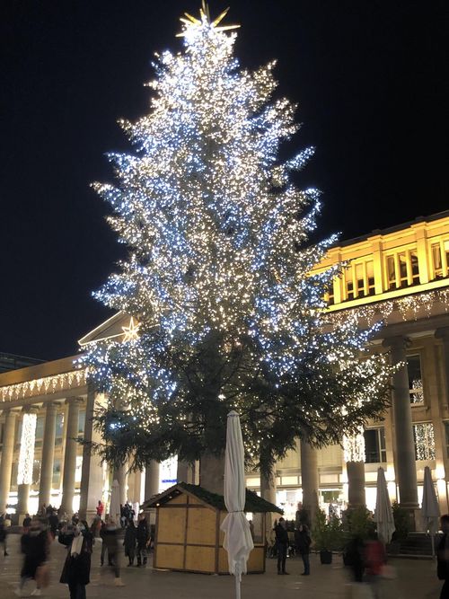 Stuttgarts Innenstadt leuchtet: Stuttgarter Weihnachtsmarkt 27.11. - 23 